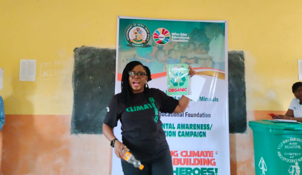 Mfon Edet leading a workshop on environmental protection.